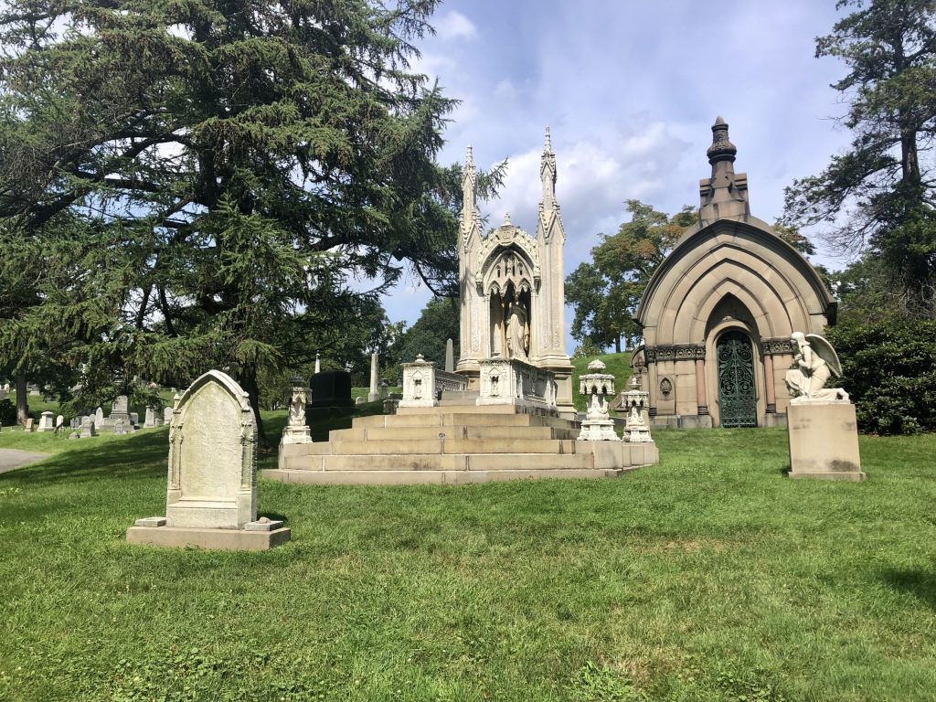 Fig. 7. View including the Dewey Mausoleum (right). Photo: author.
